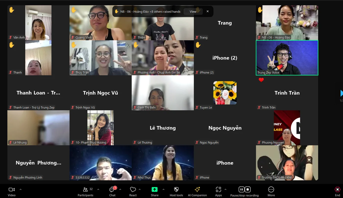 Lớp Zoom online cùng Trung Voice
